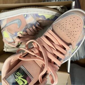 Women’s air Jordan mid se size 7